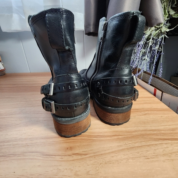 UGG ORION LEATHER SIDE-ZIP BLACK LEATHER MOTO ANKLE BOOT. Sz7 - Picture 5 of 8